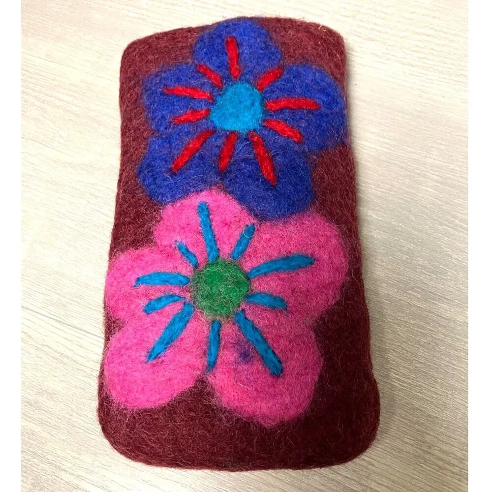 Wool glasses holder with flowers
